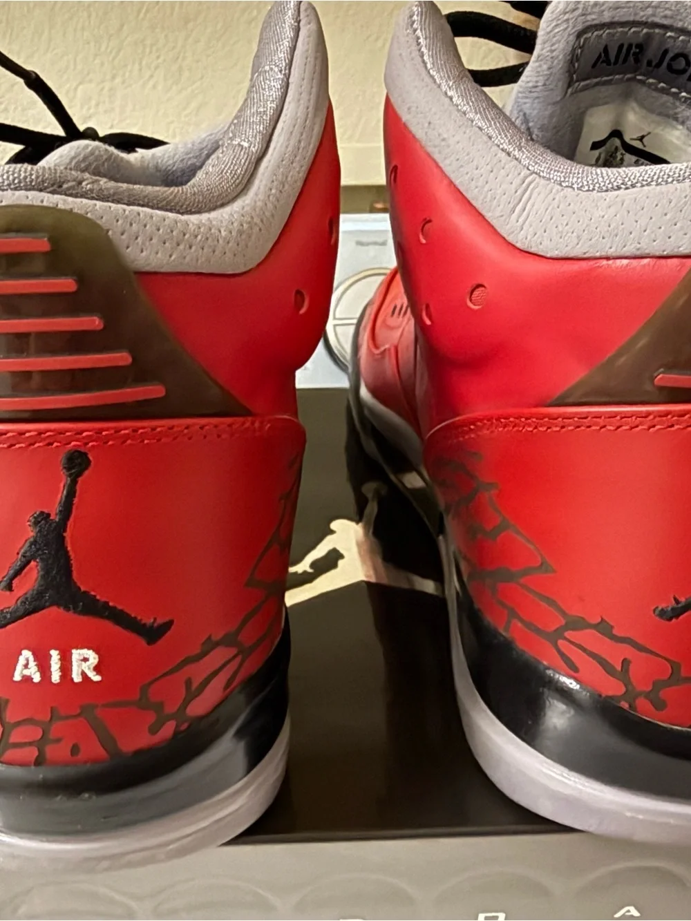 100% authentic with box Jordan Red and Gray High-Top Rare Air with box